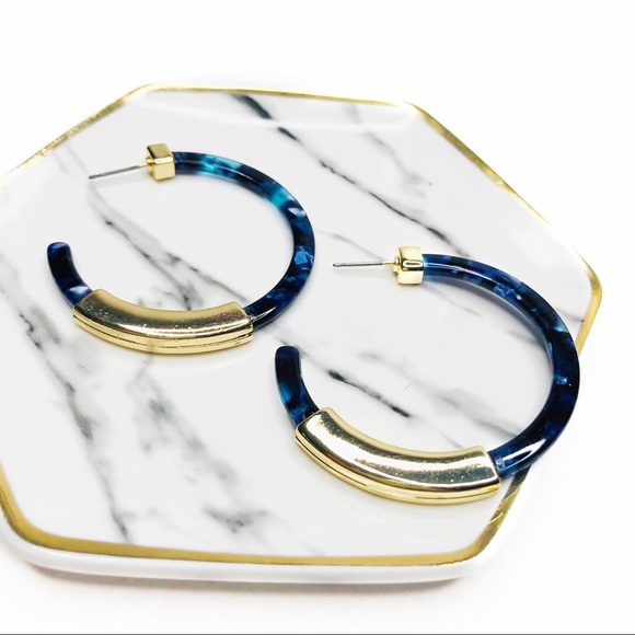 CLARE ACRYLIC BLUE MARBLE HOOP METAL DET EARRINGS - Picture 3 of 5